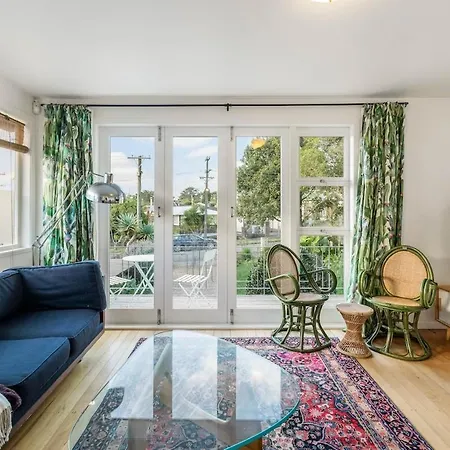 Sunny Mid Century Style Home 3 Bedroom 2 Ba 2 Carparks